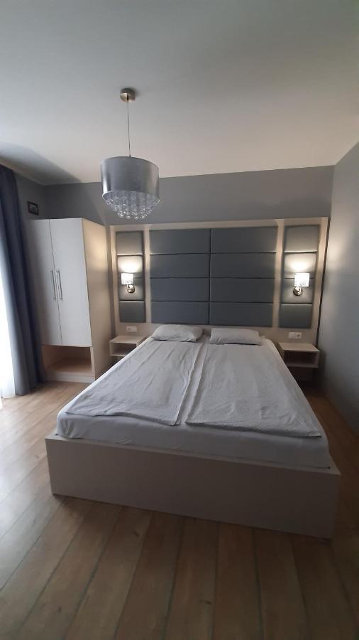 4 Asz Deluxe Apartman Gyula Exterior photo