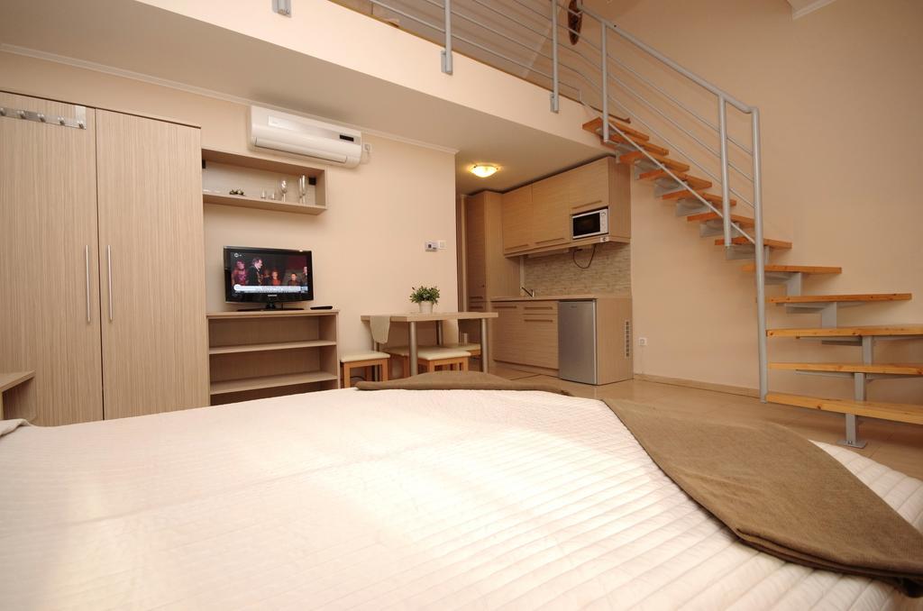 4 Asz Deluxe Apartman Gyula Exterior photo