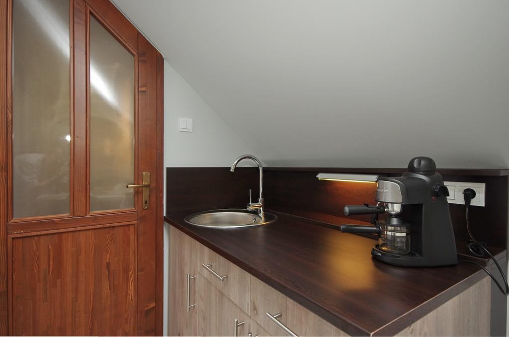 4 Asz Deluxe Apartman Gyula Exterior photo